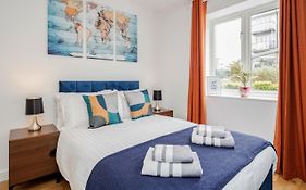King Bed Manhattan Close To London Heathrow